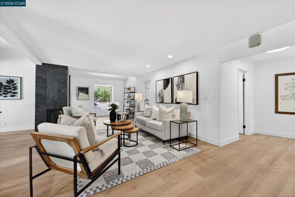 Image 9 of property listing at 1950 Whitecliff Ct, Walnut Creek, CA 94596