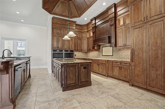 17743 E Red Hawk Road, Owasso, OK 74055