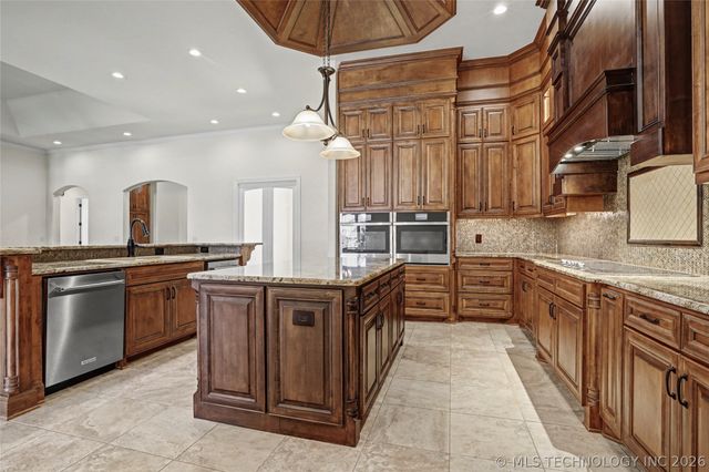 17743 E Red Hawk Road, Owasso, OK 74055