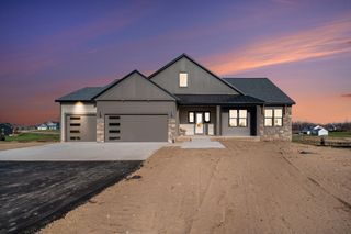 5631 Pioneer Pass SE 15, Caledonia, MI 49316