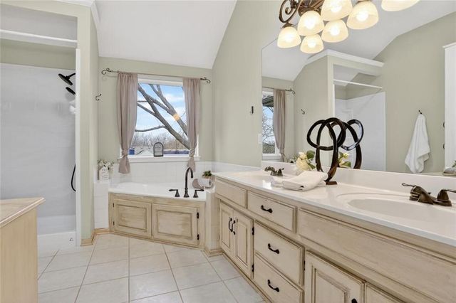 1814 NW 56th Court, Kansas City, MO 64151