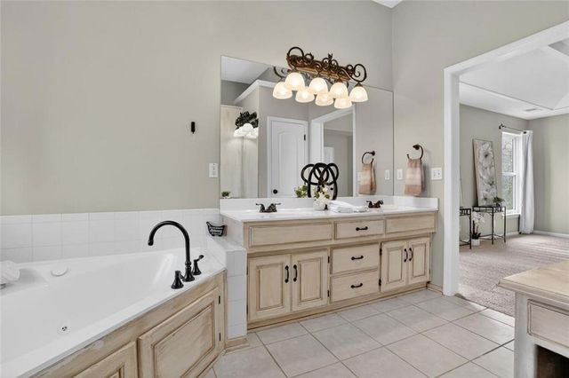 1814 NW 56th Court, Kansas City, MO 64151