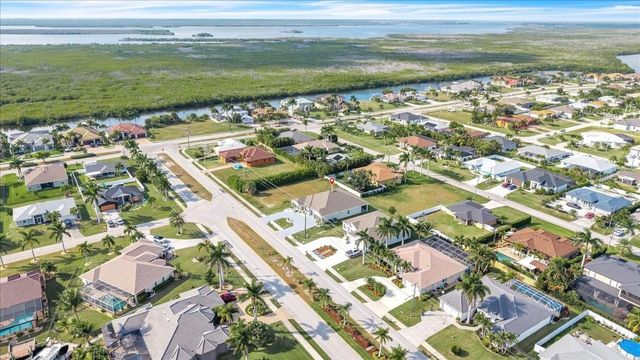 2833 GLEASON PARKWAY, Cape Coral, FL 33914