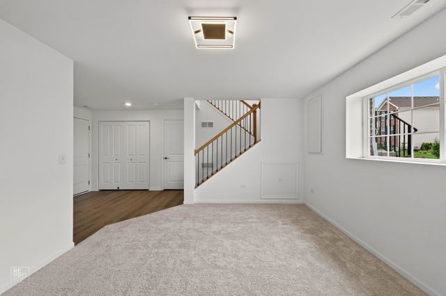 707 Neubauer Circle 603, Lindenhurst, IL 60046