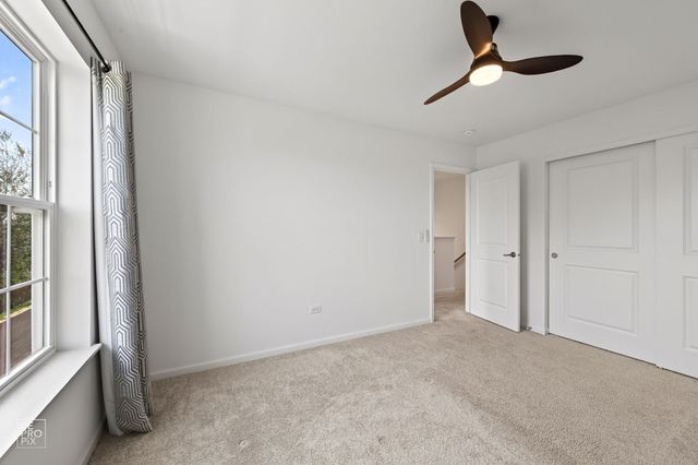 707 Neubauer Circle 603, Lindenhurst, IL 60046