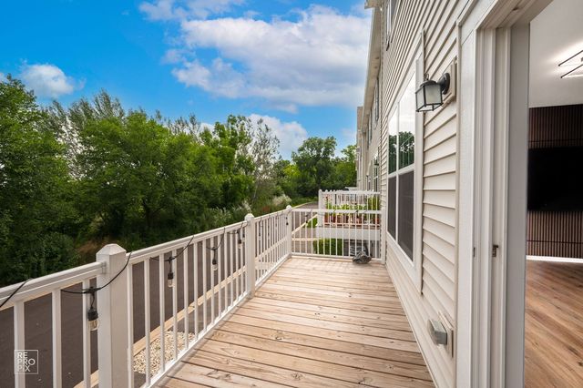 707 Neubauer Circle 603, Lindenhurst, IL 60046