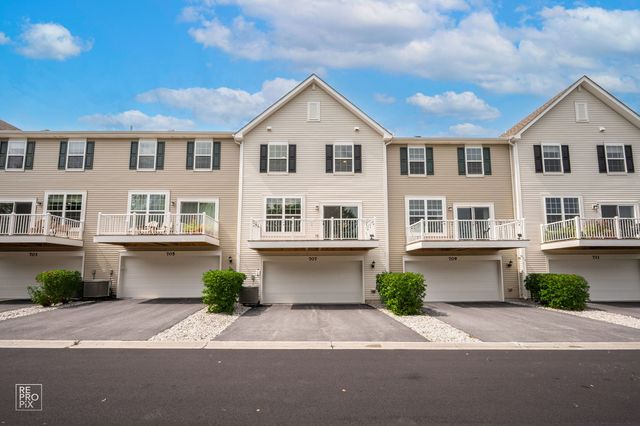 707 Neubauer Circle 603, Lindenhurst, IL 60046