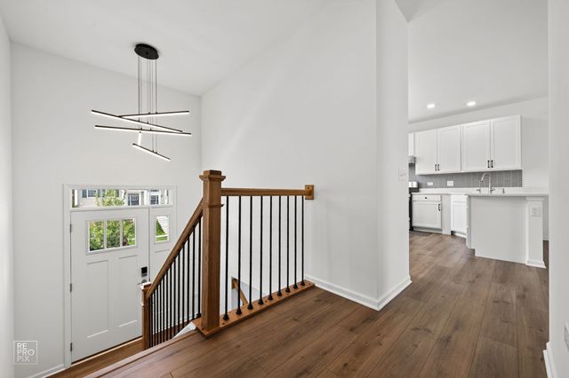 707 Neubauer Circle 603, Lindenhurst, IL 60046