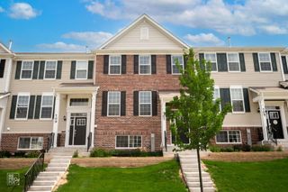 707 Neubauer Circle 603, Lindenhurst, IL 60046