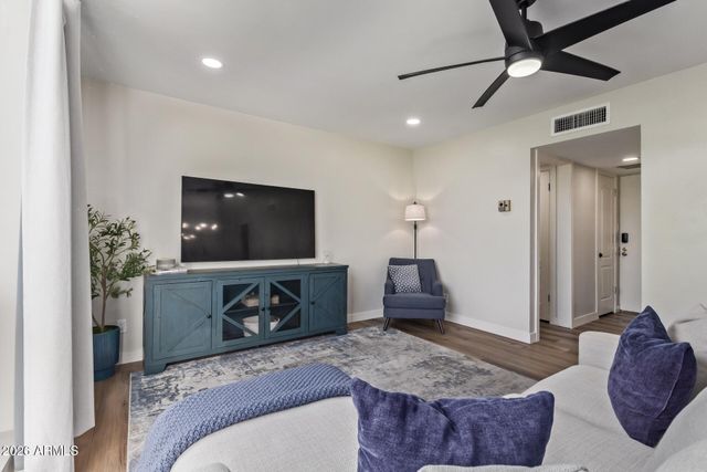 3242 E CAMELBACK Road 106, Phoenix, AZ 85018