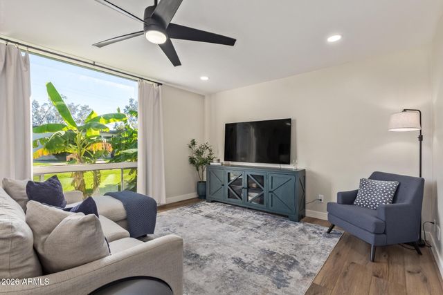 3242 E CAMELBACK Road 106, Phoenix, AZ 85018