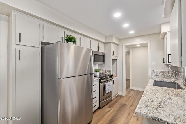 3242 E CAMELBACK Road 106, Phoenix, AZ 85018