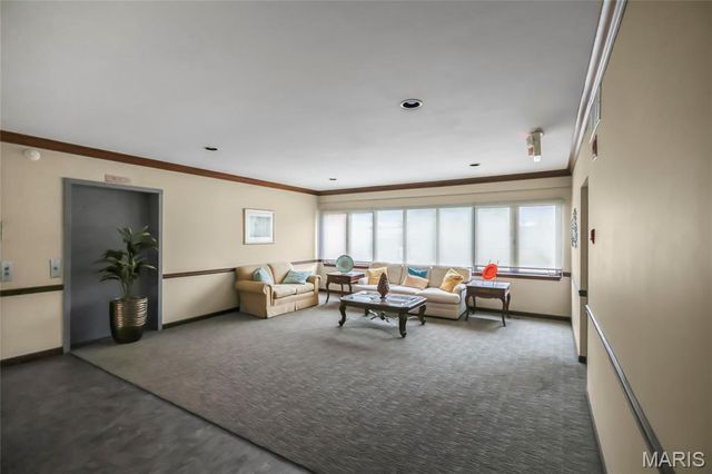 250 S Brentwood Boulevard 1B, Clayton, MO 63105
