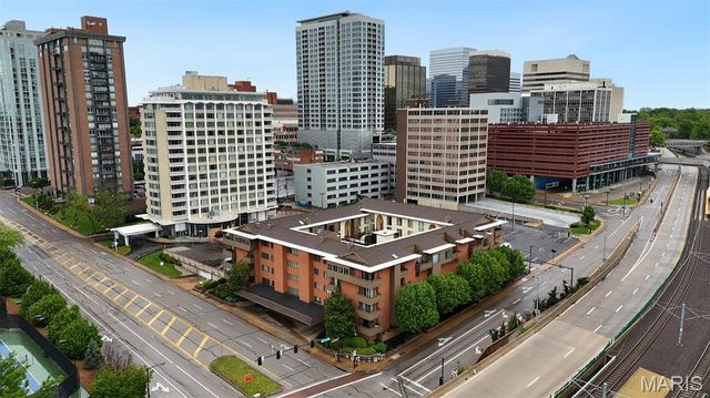 250 S Brentwood Boulevard 1B, Clayton, MO 63105