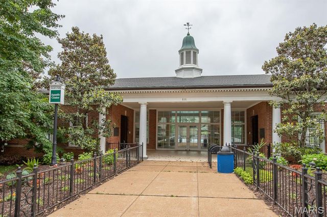 250 S Brentwood Boulevard 1B, Clayton, MO 63105