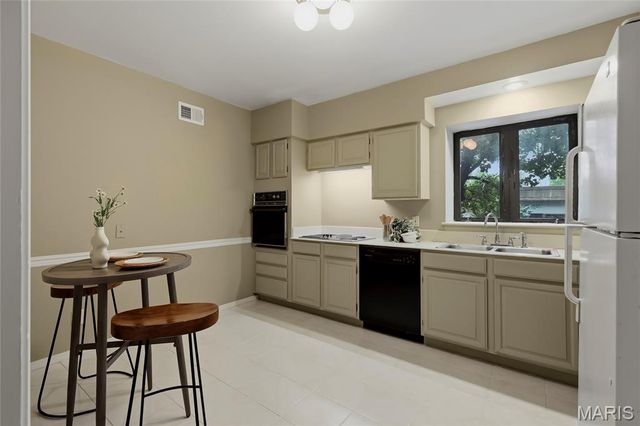 250 S Brentwood Boulevard 1B, Clayton, MO 63105