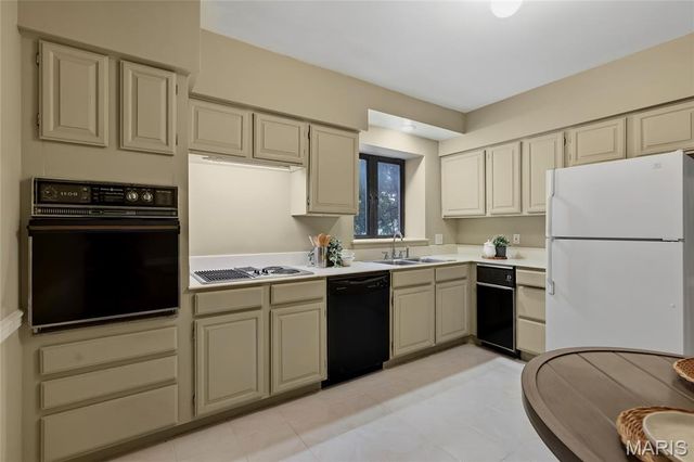 250 S Brentwood Boulevard 1B, Clayton, MO 63105