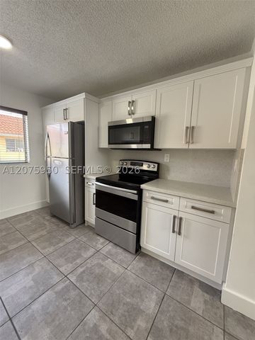 2775 W 61st Pl 202, Hialeah, FL 33016