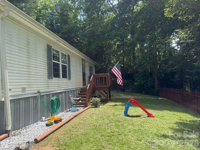 811 Turkey Pen Gap Road, Horse Shoe, NC 28742