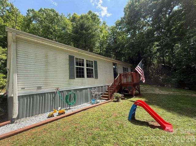 811 Turkey Pen Gap Road, Horse Shoe, NC 28742