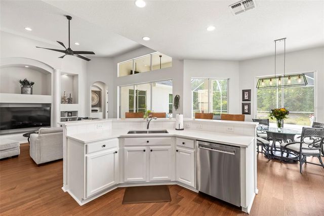 10142 DEERCLIFF DRIVE, Tampa, FL 33647