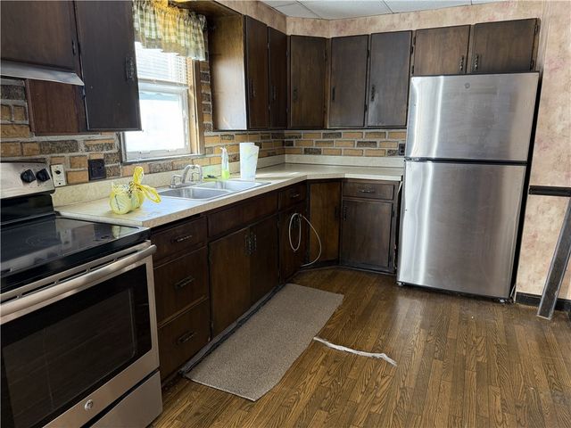 215 W Park St, Hermitage, PA 16148