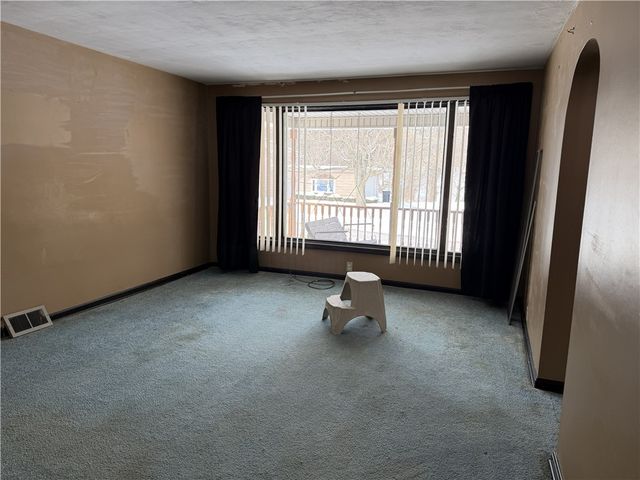 215 W Park St, Hermitage, PA 16148