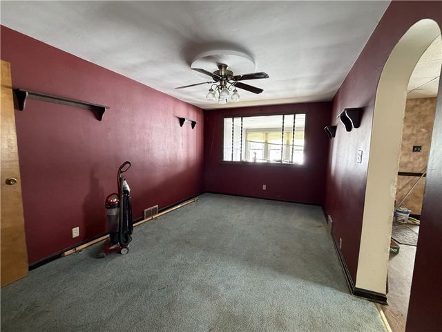 215 W Park St, Hermitage, PA 16148