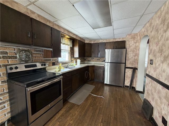 215 W Park St, Hermitage, PA 16148