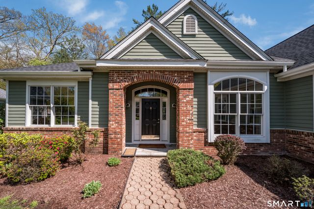45 Worthington Drive, Farmington, CT 06032
