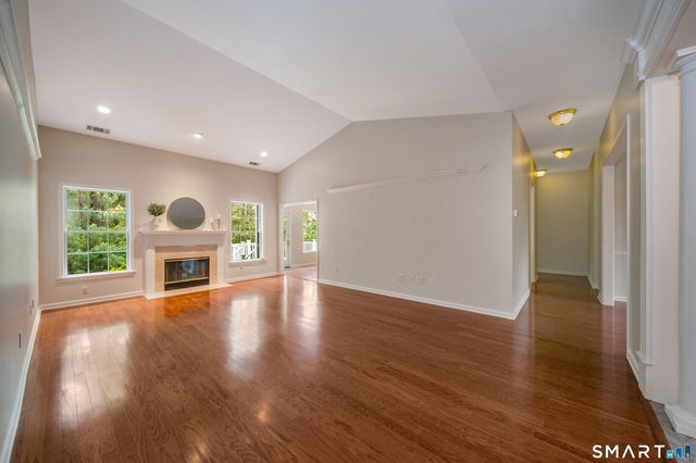 45 Worthington Drive, Farmington, CT 06032