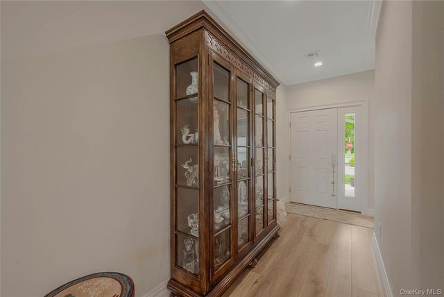 2300 Fox Hill Drive 1101, Baiting Hollow, NY 11933