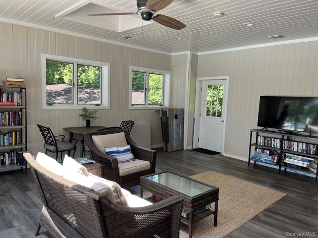 2300 Fox Hill Drive 1101, Baiting Hollow, NY 11933