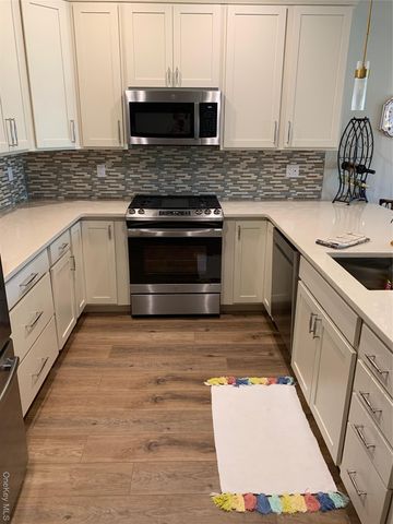 2300 Fox Hill Drive 1101, Baiting Hollow, NY 11933