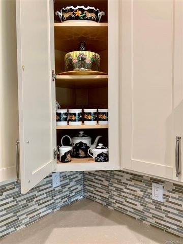 2300 Fox Hill Drive 1101, Baiting Hollow, NY 11933