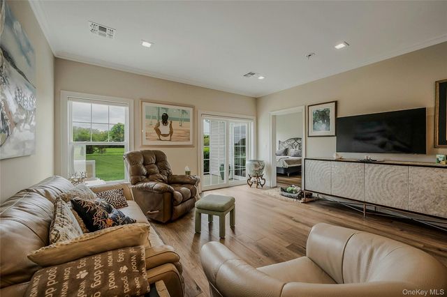 2300 Fox Hill Drive 1101, Baiting Hollow, NY 11933