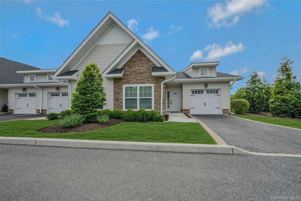 2300 Fox Hill Drive 1101, Baiting Hollow, NY 11933