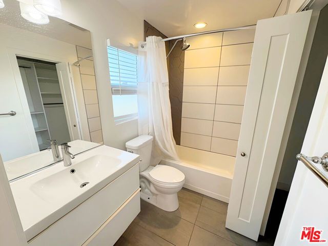 1912 N Alvarado Street, Los Angeles, CA 90039