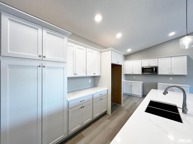 8802 N WESTPOINT Court, Edwards, IL 61528