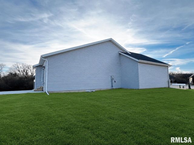 8802 N WESTPOINT Court, Edwards, IL 61528