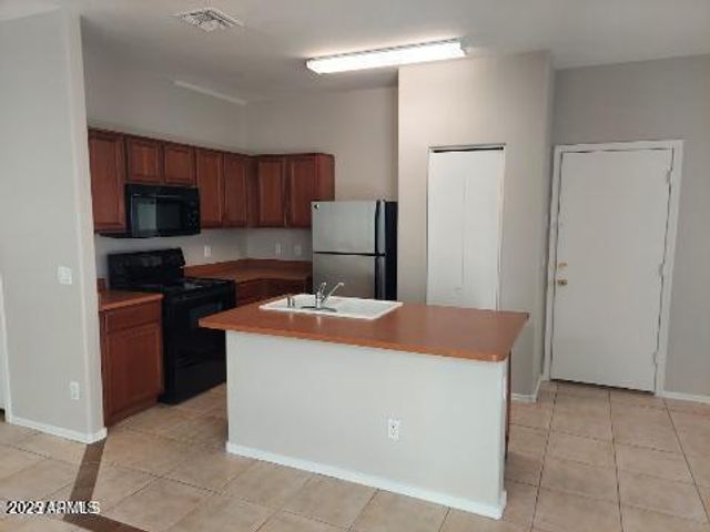 1505 E CHIPMAN Road, Phoenix, AZ 85040