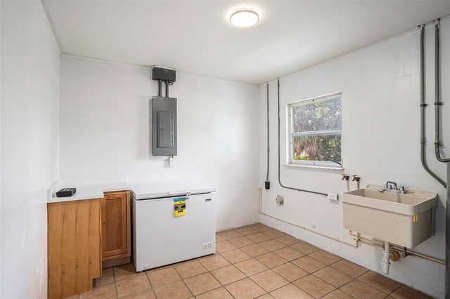 301 CARLYLE BOULEVARD, Ruskin, FL 33570