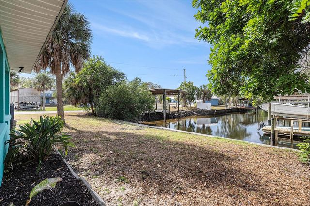 301 CARLYLE BOULEVARD, Ruskin, FL 33570