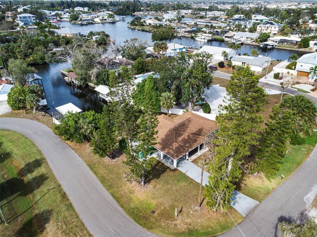 301 CARLYLE BOULEVARD, Ruskin, FL 33570