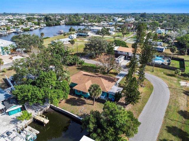 301 CARLYLE BOULEVARD, Ruskin, FL 33570