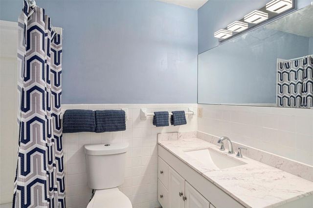 301 CARLYLE BOULEVARD, Ruskin, FL 33570