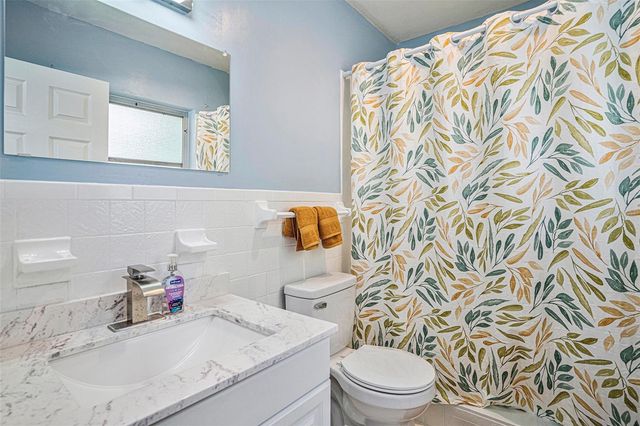 301 CARLYLE BOULEVARD, Ruskin, FL 33570