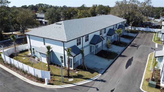 1057 E CAROLINE STREET, Tavares, FL 32778