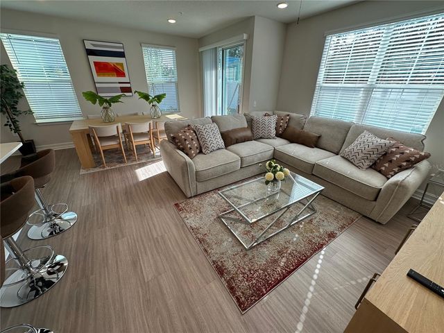 1057 E CAROLINE STREET, Tavares, FL 32778