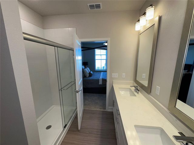 1057 E CAROLINE STREET, Tavares, FL 32778